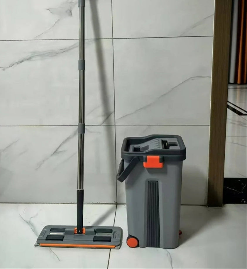 Inttox-Ensemble de Nettoyage Vadrouille & Seau avec Roues 🚿 | Mains Libres & Microfibre Ultra Absorbante 🧽