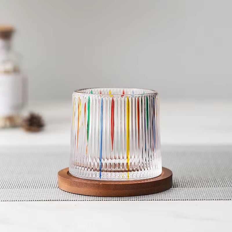 Inttox-Verre à Jus Cristal Rotatif avec Sous-Verre en Bois 🍹🪵 | Tasse Colorée Élégante – Design Unique & Moderne