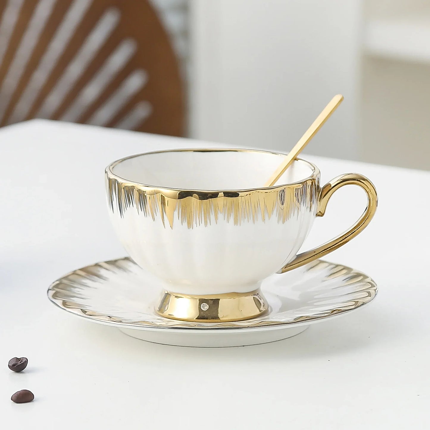 Inttox-Ensemble de Tasses à Café et Thé Turques en Porcelaine avec Soucoupes en Céramique, Bord Doré de Luxe - Lot de 6