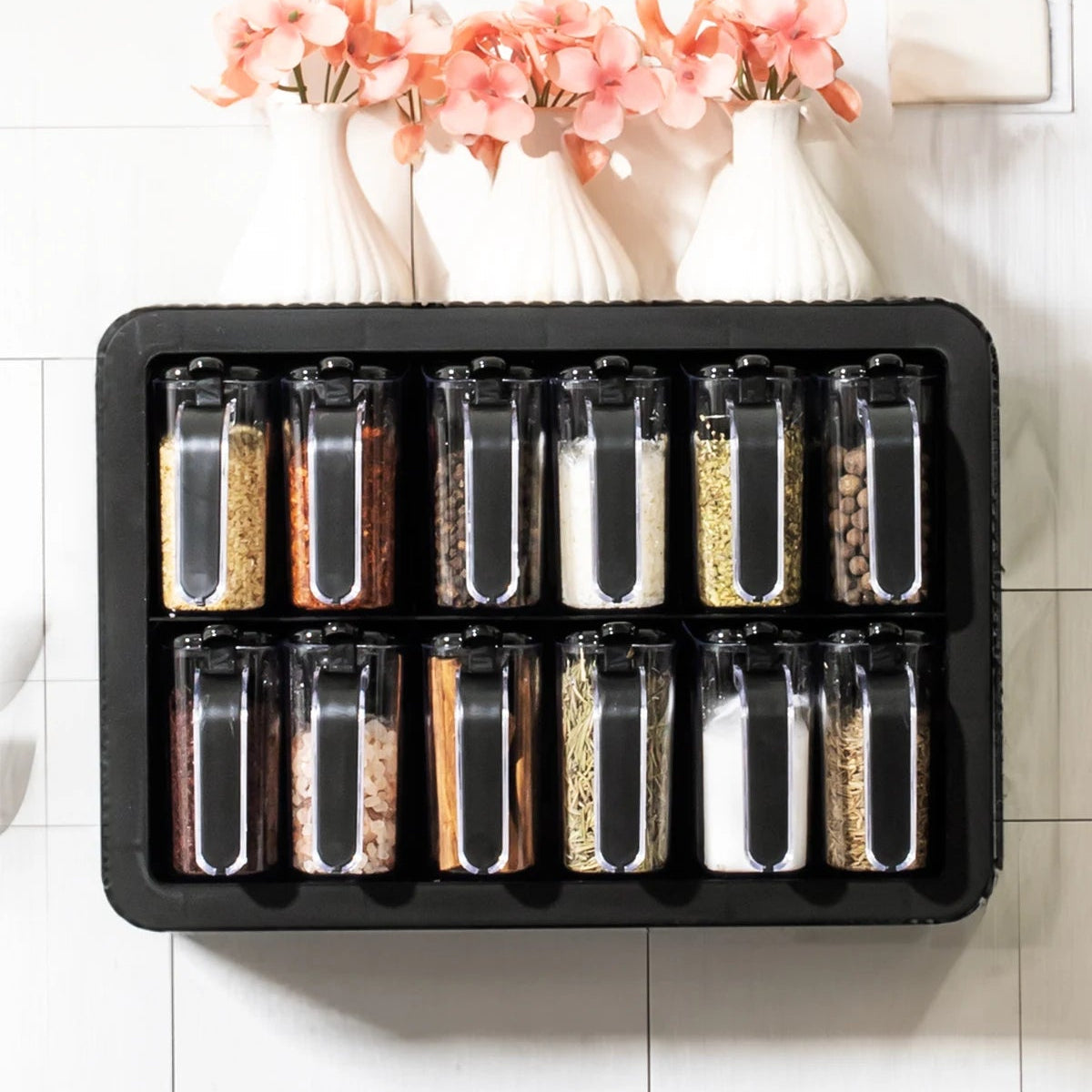 Inttox-Pots à Épices Auto-Adhésifs avec Cuillères et Légumes, avec Support, Blanc, Lot de 12