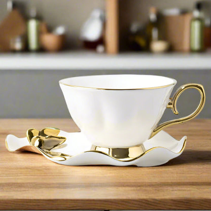 Inttox-☕👑 Service à Café "Sophia" en Porcelaine de Chine – Élégance Nordique & Papillons Dorés 🦋🍽️