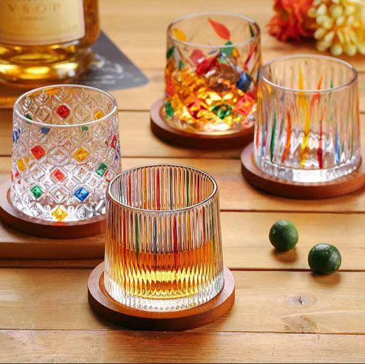 Inttox-Verre à Jus Cristal Rotatif avec Sous-Verre en Bois 🍹🪵 | Tasse Colorée Élégante – Design Unique & Moderne