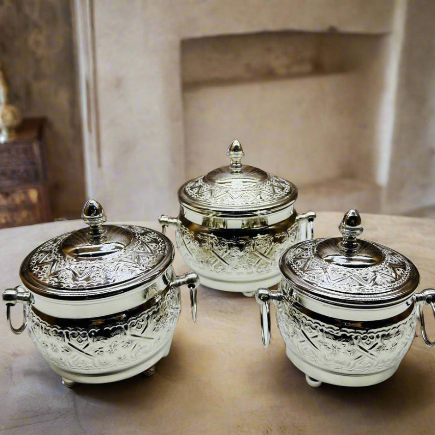 Inttox-Ensemble de Pots Décoratifs Orientaux en Métal Gravé 🏺 | Set de 3 Pièces Élégantes Argentées 🪙