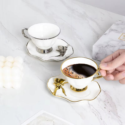 Inttox-☕👑 Service à Café "Sophia" en Porcelaine de Chine – Élégance Nordique & Papillons Dorés 🦋🍽️