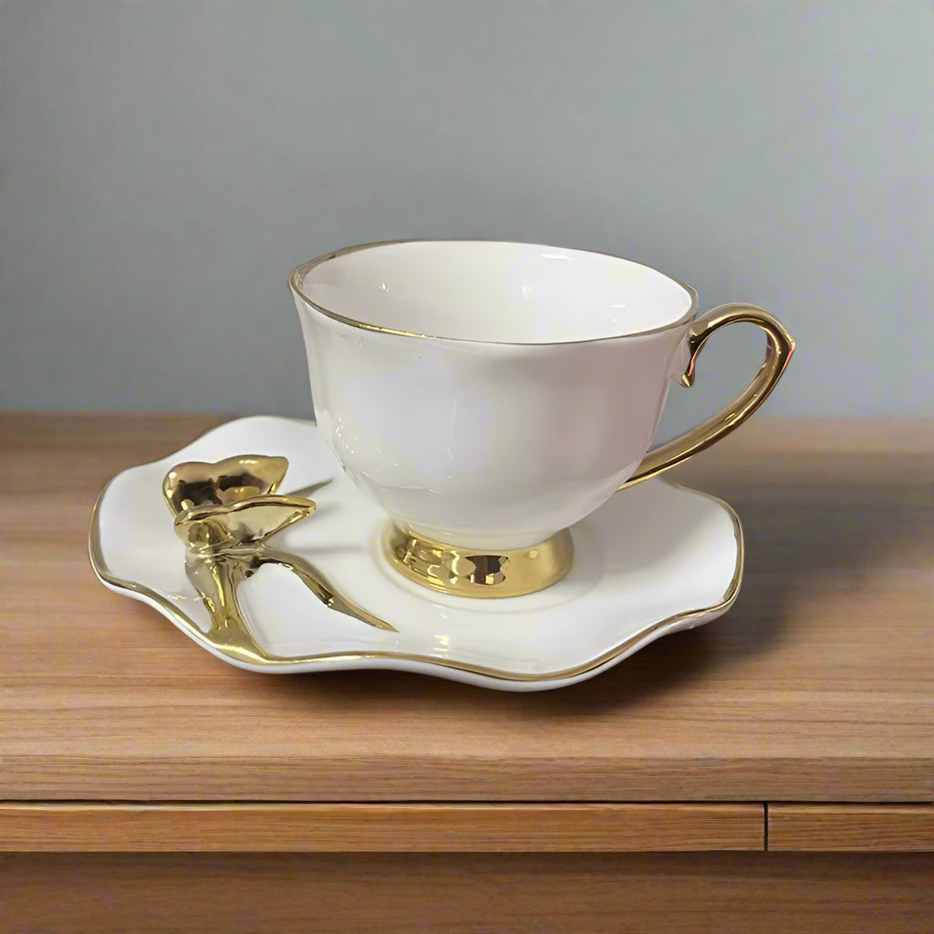 Inttox-☕👑 Service à Café "Sophia" en Porcelaine de Chine – Élégance Nordique & Papillons Dorés 🦋🍽️