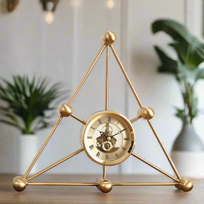 Inttox-Mini Horloge Artisanale en Métal 🧭✨ | Design Triangulaire Élégant & Personnalisable