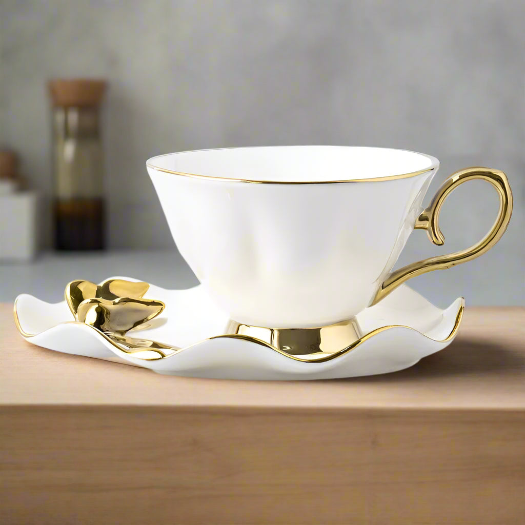 Inttox-☕👑 Service à Café "Sophia" en Porcelaine de Chine – Élégance Nordique & Papillons Dorés 🦋🍽️
