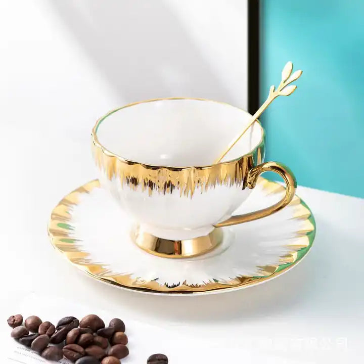 Inttox-Ensemble de Tasses à Café et Thé Turques en Porcelaine avec Soucoupes en Céramique, Bord Doré de Luxe - Lot de 6